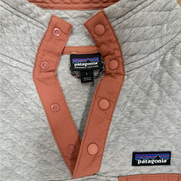 Patagonia Women's Quilted Snap-T Pullover - Gray and Pink Accents - Picture 3 of 4